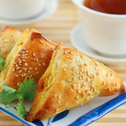 2. Curry Puff (4 Pcs)