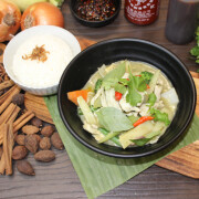 Green Curry Egg Noodle with Chicken