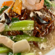 Seafood Noodles with Egg Sauce 海鲜滑蛋面